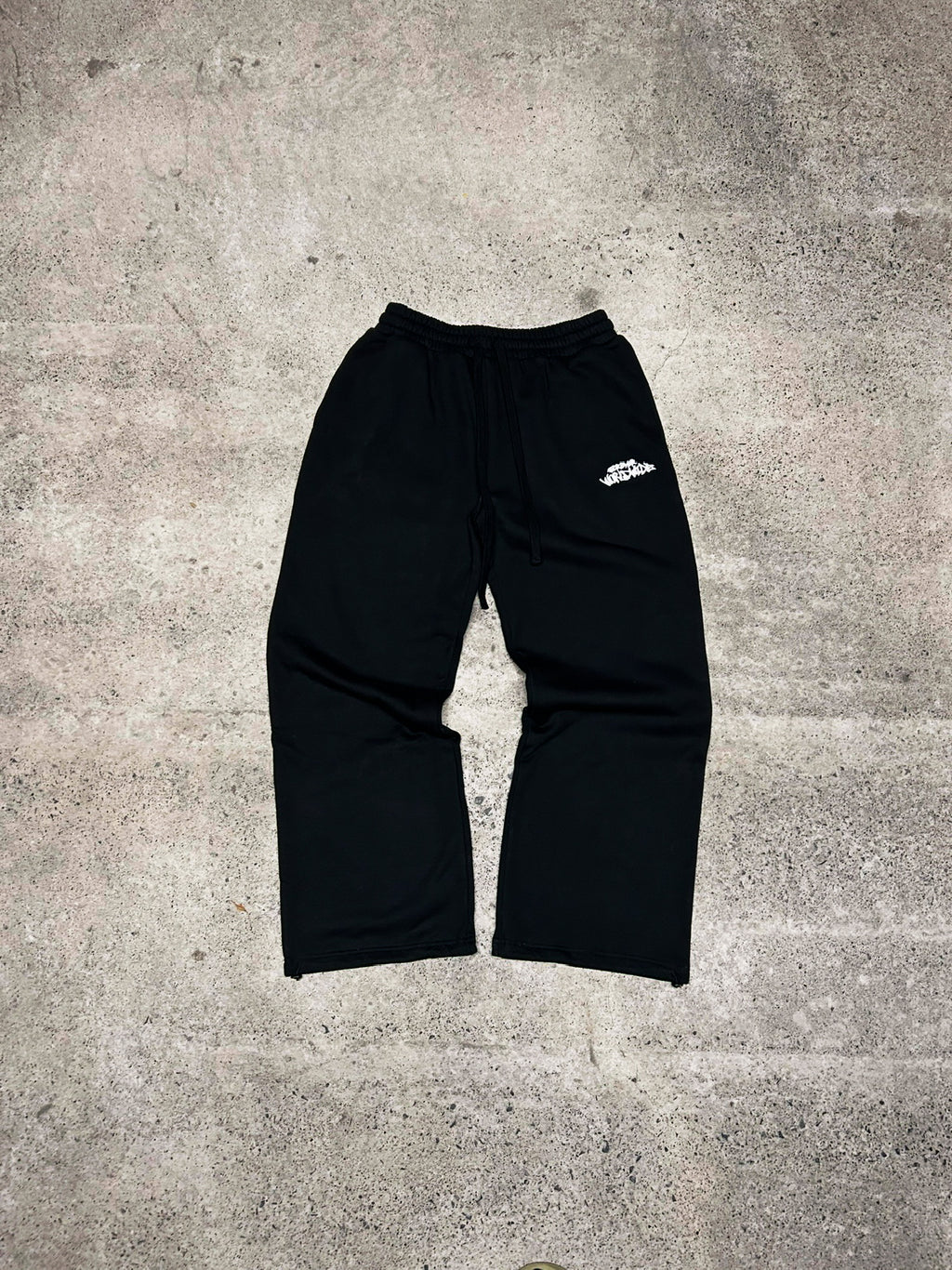 BLACK SWEATPANTS