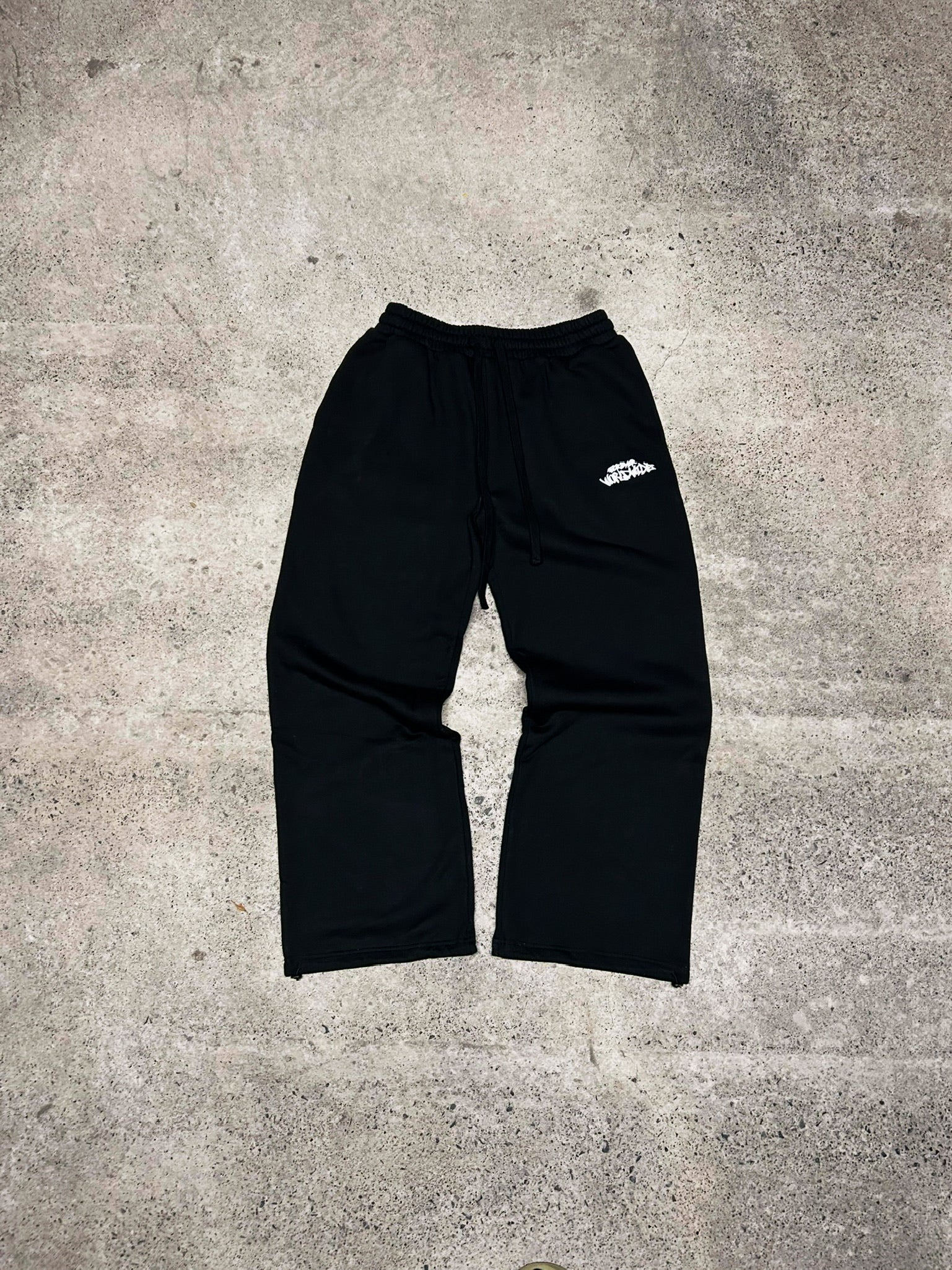 BLACK SWEATPANTS